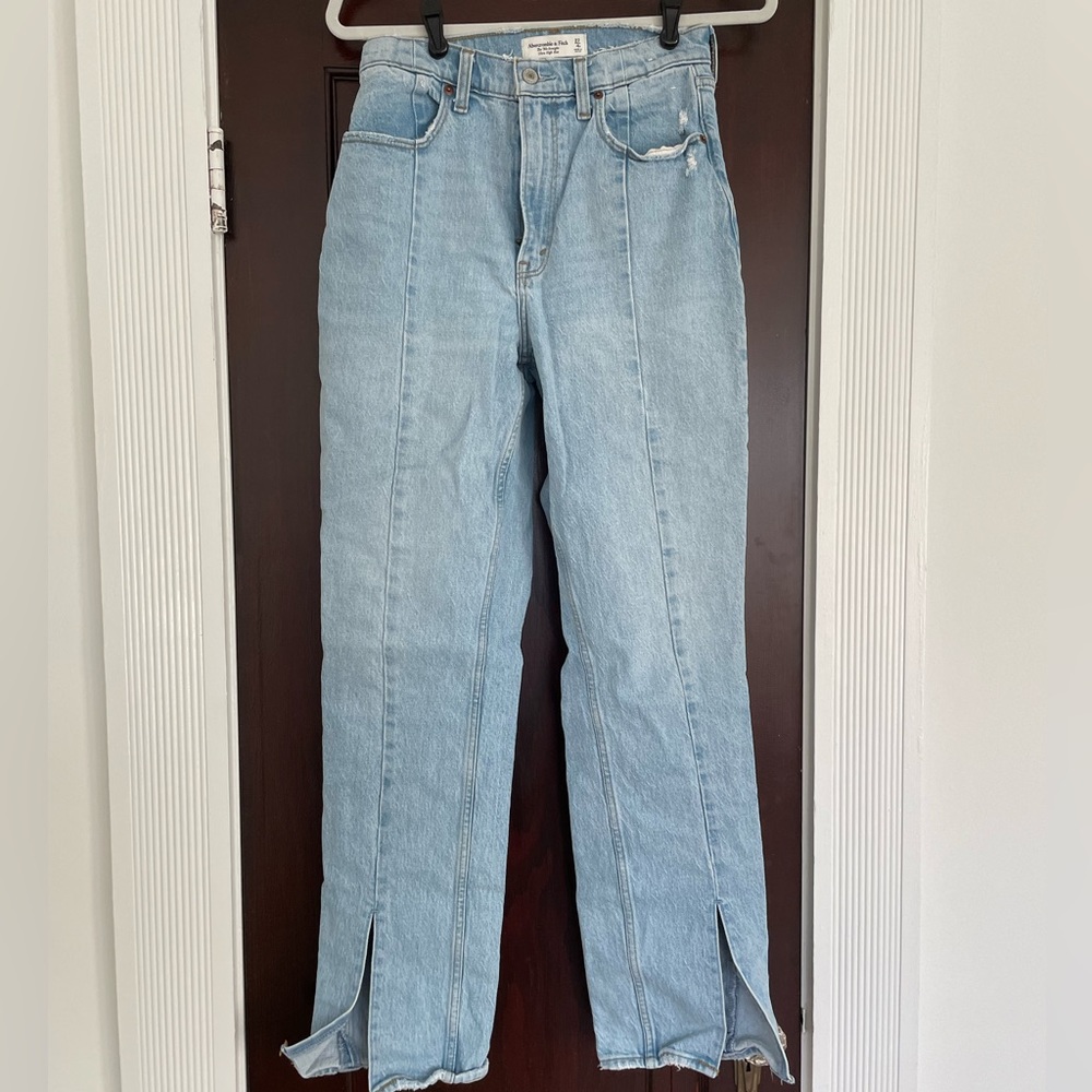 Abercrombie high waisted light wash jeans- 27